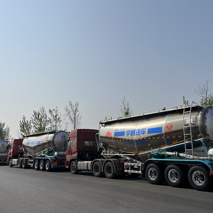 What is a bulk cement tanker